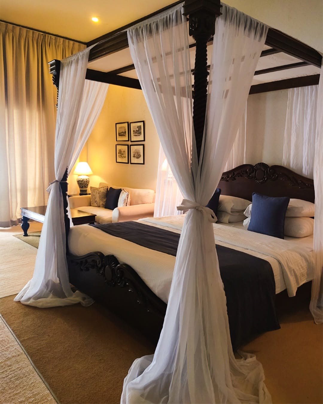 colonial guest room